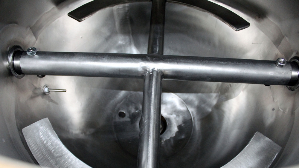 Перемешивающее устройство сироповарочного котла из установки производства халвы